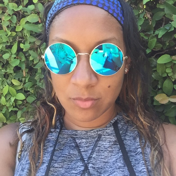 Meet your Posher, Nadine - Picture 1 of 1